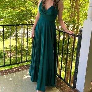 Emerald green floor length prom dress, perfect condition only worn once, size 2